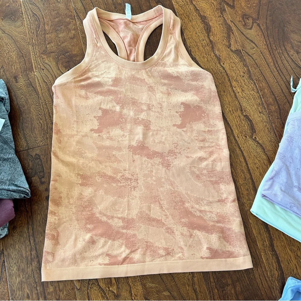 Athleta Orange Camo Momentum Top S